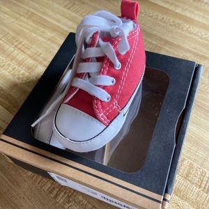 New baby crib converse